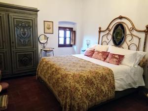 a bedroom with a large bed in a room at Tenuta Lonciano in Gualdo +56 photos