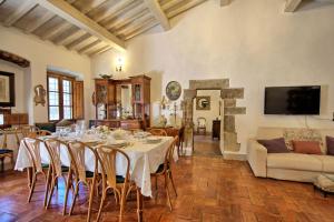 a dining room with a table and a couch at Tenuta Lonciano in Gualdo