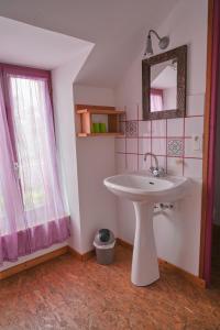 Koupelna v ubytování Les Hortensias GR 34 - Chambres d'Hôtes