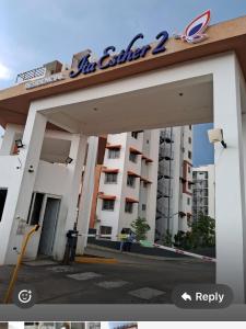 Un edificio con un cartel encima en Comfort and tranquility in one place, en La Estrella