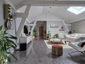 a living room with a couch and a table at Le Clos des Champis in Scorbé-Clairvaux