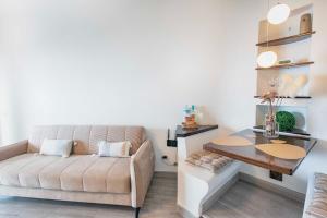 a living room with a couch and a table at Studio Gio - Paraiso del Sur in Playa Paraiso