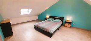 a bedroom with a bed and two lights on tables at Le St Roch - appart 6-8 pers - wifi - centre ville in Issoudun