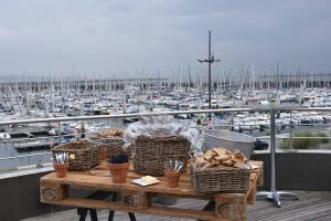 a table with baskets of food on top of a marina at Grande maison avec extension d'architecte à 700m de la plage in Brest +46 photos