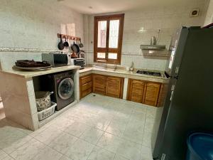 Kuchyň nebo kuchyňský kout v ubytování Jawhara Jacobs apartment