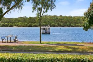 Φωτογραφία από το άλμπουμ του Riverfront Bliss Luxe Pet-Friendly Escape σε Maroochydore