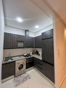 Kuchyň nebo kuchyňský kout v ubytování Luxury apartment in Tangier
