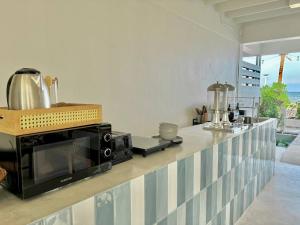 Η κουζίνα ή μικρή κουζίνα στο 2Pool+Beach BDR tub view|BBQ, terrace| CityMarket