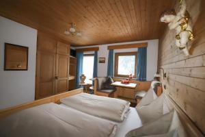 Ένα ή περισσότερα κρεβάτια σε δωμάτιο στο Garni Cir