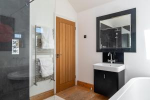 Ένα μπάνιο στο Lovely Double Room for One Person