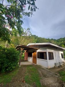 Budova, kde se farma nachází