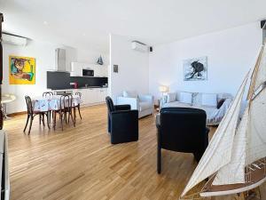 Χώρος καθιστικού στο Luxury 1 bedroom Quai St Pierre 2 mins from the Palais & Croisette 269