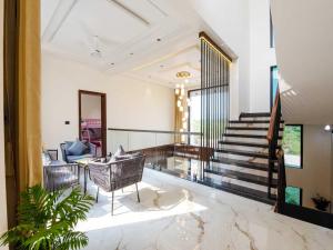 Χώρος καθιστικού στο Villa Papillon by DanCenter | Pvt Pool | Jacuzzi | Kids Room | Udaipur