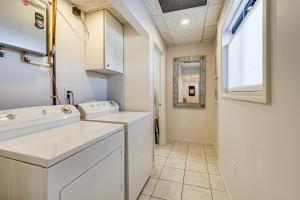 Φωτογραφία από το άλμπουμ του Between Restaurant and Brewery! Chic Perrysburg Apt σε Perrysburg +18 φωτογραφίες