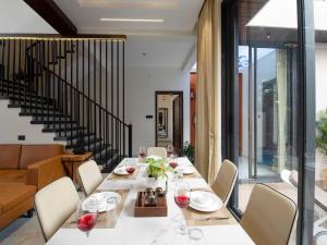 Χώρος καθιστικού στο Villa Papillon by DanCenter | Pvt Pool | Jacuzzi | Kids Room | Udaipur