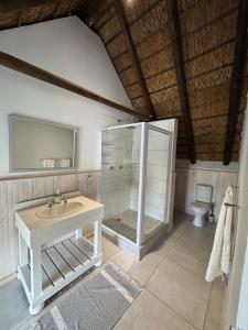 Koupelna v ubytování Mahe Beat, St Francis Bay Canals