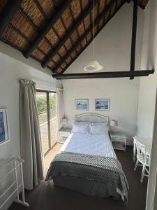 Postel nebo postele na pokoji v ubytování Mahe Beat, St Francis Bay Canals