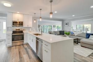 Kuchyň nebo kuchyňský kout v ubytování Spacious Lake Norman Retreat with Boat Ramp!