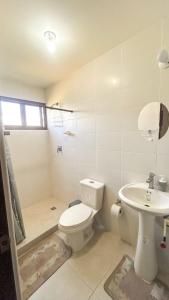 Ένα μπάνιο στο Near Plaza, Cafe! Sunset Beach House Garden Kitchen