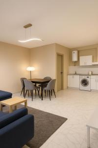 Kuchyň nebo kuchyňský kout v ubytování Relax Family 12 - Cozy Entire Apartment in City Center