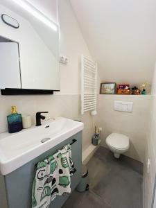 Ένα μπάνιο στο Nids calmes FLYHOME - 7mins à pied de gare - Mi Disney et Paris