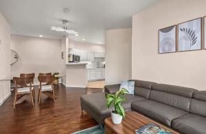 Η κουζίνα ή μικρή κουζίνα στο Modern Mountain Comfort in Basalt