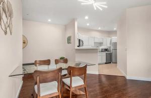 Η κουζίνα ή μικρή κουζίνα στο Modern Mountain Comfort in Basalt