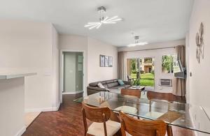 Η κουζίνα ή μικρή κουζίνα στο Modern Mountain Comfort in Basalt