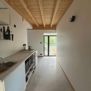 Kuchyň nebo kuchyňský kout v ubytování Terrace studio in an old farmhouse