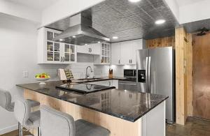 Η κουζίνα ή μικρή κουζίνα στο Downtown Basalt Living with Outdoor Space