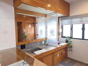 Ένα μπάνιο στο Bamboo Habitación Talavera 1 +33 φωτογραφίες