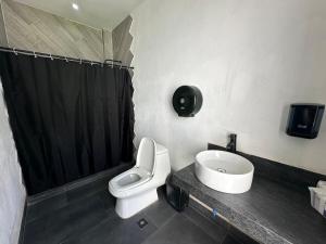 Koupelna v ubytování Quinta privada con alberca y espacios amplios