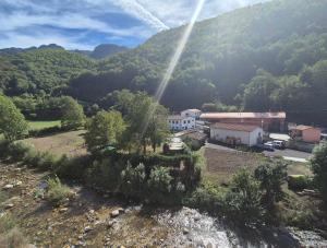 a view of a small town in a mountain at 21A07 Apartamento en Felechosa in Felechosa