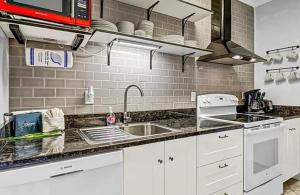 Η κουζίνα ή μικρή κουζίνα στο Balcony Views to Gatlinburg