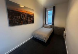 Postel nebo postele na pokoji v ubytování Perth City Centre Apartment - Short & Long Stays Welcome - 2x Smart TVs - Sky TV - Fast WiFi - Fully Equipped - Located Next to All Amenities