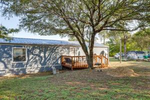 Κήπος έξω από το Quiet Country Living! Retreat Near Dtwn Waxahachie