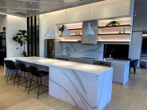 Kuchyň nebo kuchyňský kout v ubytování DTLA Luxury Studio