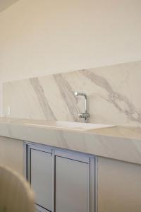 Fotografie z fotogalerie ubytování BRAND NEW 1BR Condo w/Pool, Patio, GYM @ PalmBeach v destinaci Palm-Eagle Beach