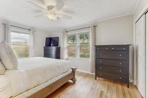 Ένα ή περισσότερα κρεβάτια σε δωμάτιο στο Seneca Overlook Getaway