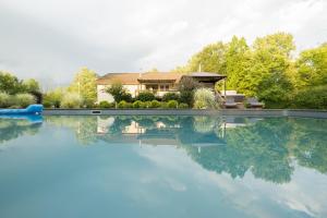 Bazén v ubytování Private 5-Acre Retreat In-Ground Pool Hot Tub nebo v jeho okolí