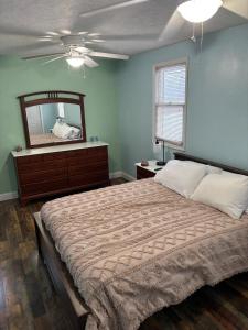 Postel nebo postele na pokoji v ubytování Private 5-Acre Retreat In-Ground Pool Hot Tub + 90 fotografií