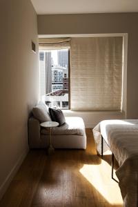 Postel nebo postele na pokoji v ubytování Luxurious stunning high-floor corner 2-bedroom home + 43 fotografií