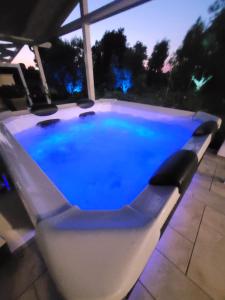 Bazén v ubytování I Giardini di BeCa nebo v jeho okolí