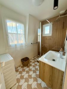 Et badeværelse på Suite cozy pour pros et séjours confort