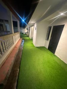 Zahrada ubytování Luxury Villa AC Ensuite Room 5 + 3 fotografie