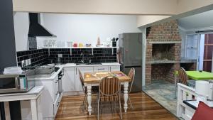 Kuchyň nebo kuchyňský kout v ubytování 27 on Brunswick + 103 fotografií