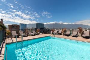 Nespecifikovaný výhled na hory nebo výhled na hory při pohledu z aparthotelu