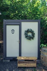 Φωτογραφία από το άλμπουμ του Spacious Bell Tent with Private Deck & Forest Access near Carson, Washington σε Carson