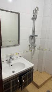 Ένα μπάνιο στο Masaki H and Apartment