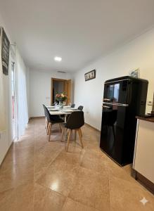 Kuchyň nebo kuchyňský kout v ubytování Terraza 120 m2 y paellero - Metro & Aeropuerto